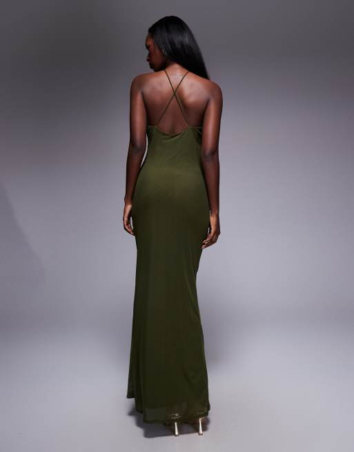 Vestido largo verde oliva de cuello halter con adornos de flores 3D de ASOS DESIGN, 3 de 4