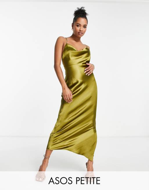 Vestido largo verde lima con cuello desbocado de satén de ASOS