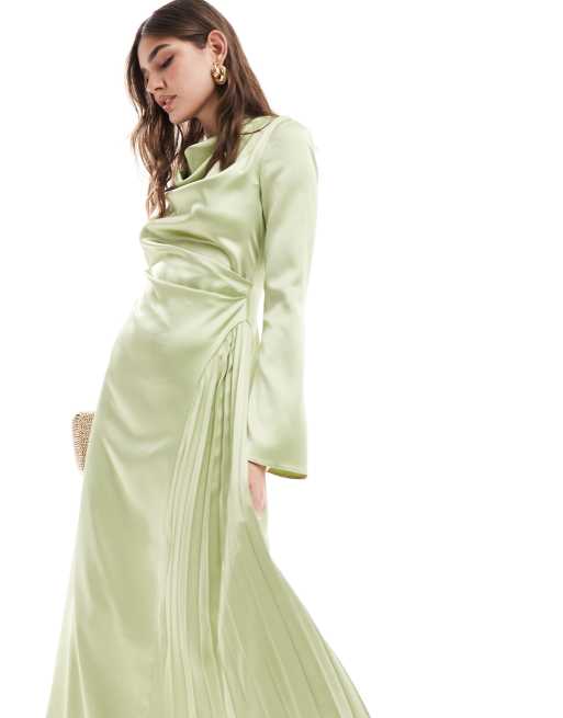 Vestido largo verde pistacho con detalles plisados de satén de ASOS DESIGN, 4 de 4