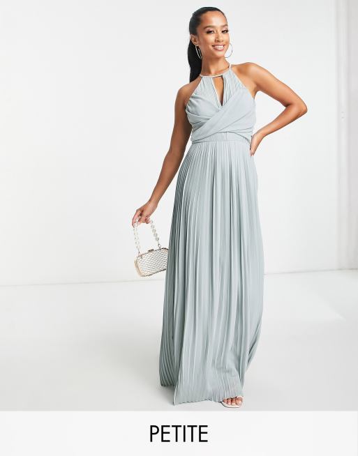 Vestido largo verde salvia de dama de honor plisado con detalle cruzado de TFNC Petite