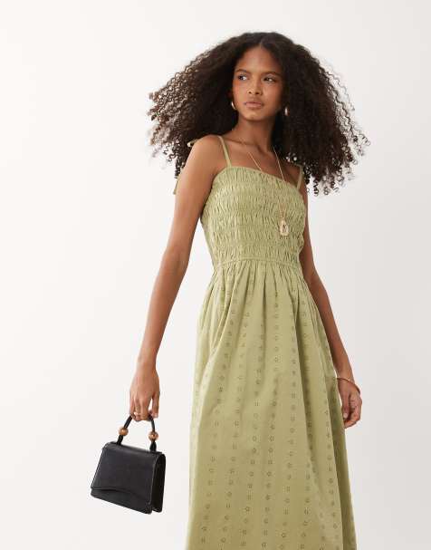 Vestido largo verde salvia de tirantes con bordado inglés de Miss Selfridge - view 1