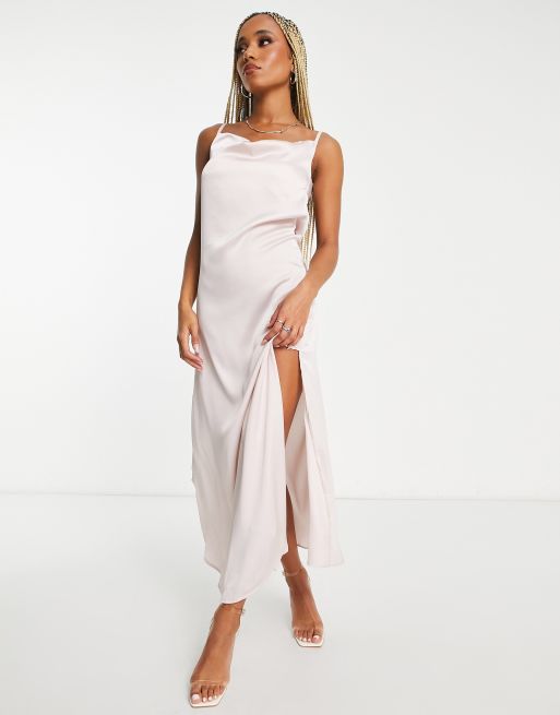 Vestido lencero color champán de satén de AX Paris ASOS