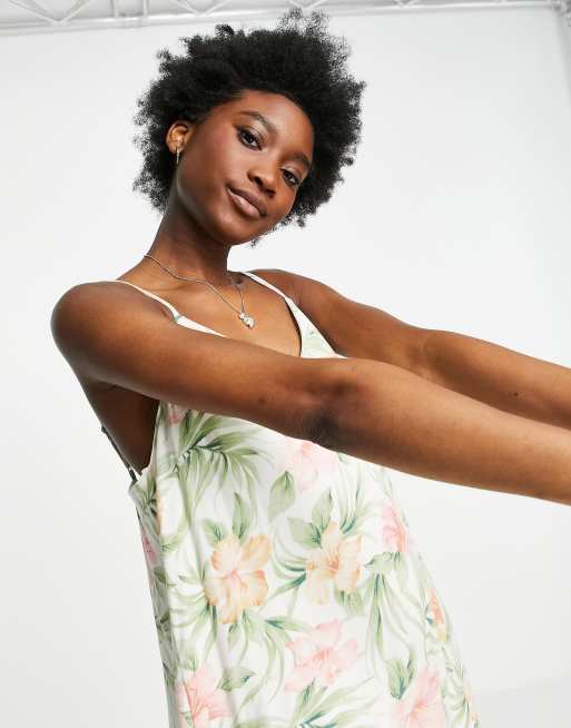 Vestido lencero color crema con estampado floral de American Eagle, 3 de 4