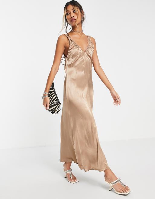 Vestido lencero dorado con diseño fruncido de satén de Topshop