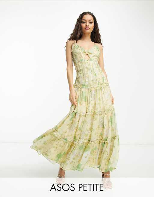 Vestido lencero largo amarillo escalonado con estampado floral, abertura, ribetes sin rematar y detalle anudado en la parte delantera de ASOS DESIGN Petite