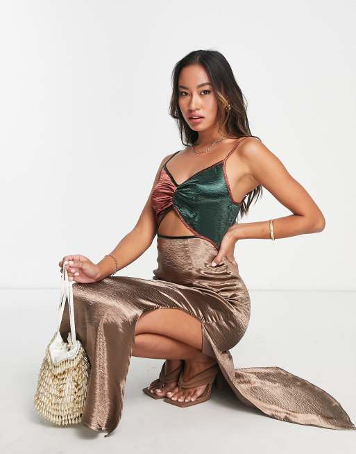 Vestido lencero largo color bronce con abertura y diseño color block de Never Fully Dressed, 4 de 4
