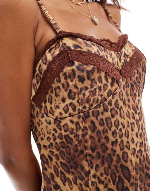 Vestido lencero largo con estampado de leopardo y ribetes de encaje de Reclaimed Vintage, 2 de 4