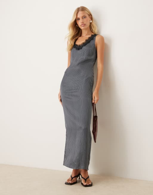 Vestido lencero largo gris de satén con raya diplomática y detalle de encaje de ASOS DESIGN