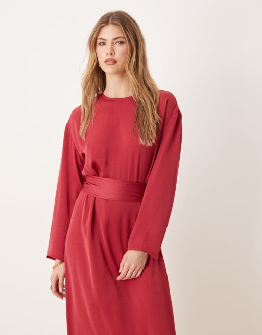 Vestido lencero largo rojo frambuesa con lazada trasera de satén de ASOS DESIGN, 2 de 4