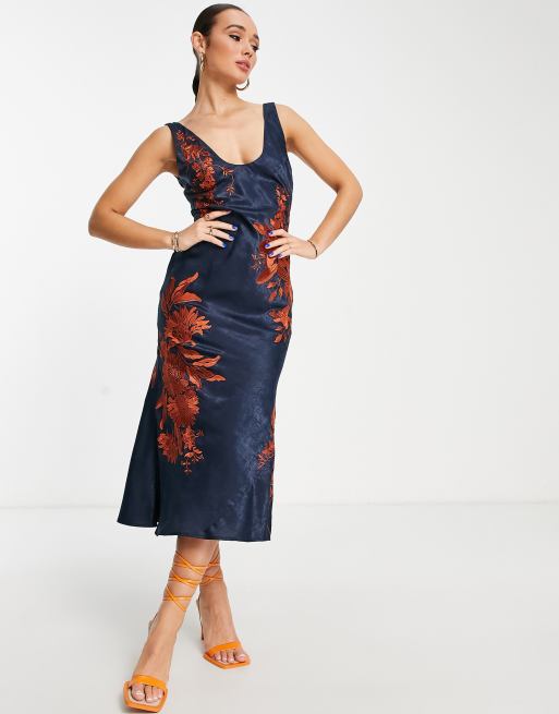 Vestido lencero midi de corte al bies con bordado floral en