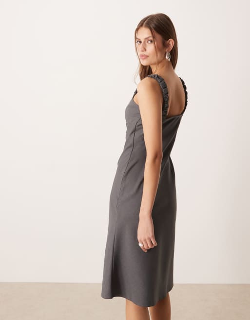 Vestido lencero midi gris carbón con pecho fruncido de ASOS DESIGN, 4 de 4
