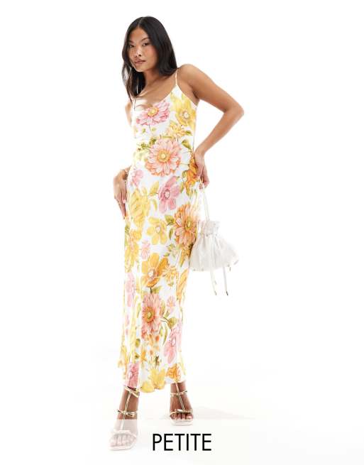 Vestido lencero semilargo amarillo y rosa con estampado floral de satén de Forever New Petite 