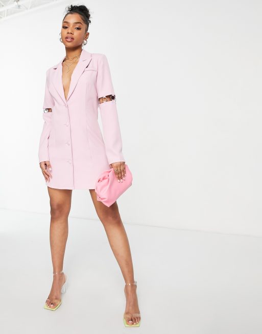 Vestido lila estilo americana con detalle de ribete de cadena en los codos de Saint Genies 
