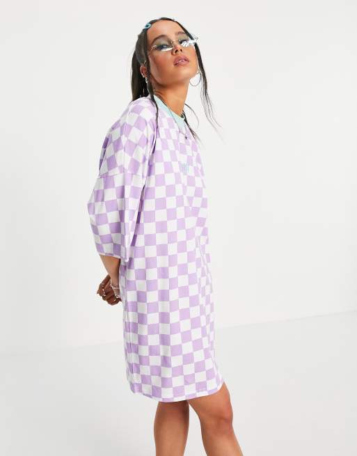 Vestido lila extragrande estilo camiseta con estampado damero de The Ragged Priest, 4 de 4