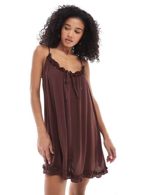Vestido marrón chocolate amplio con detalle de volantes de Miss Selfridge, 2 de 4