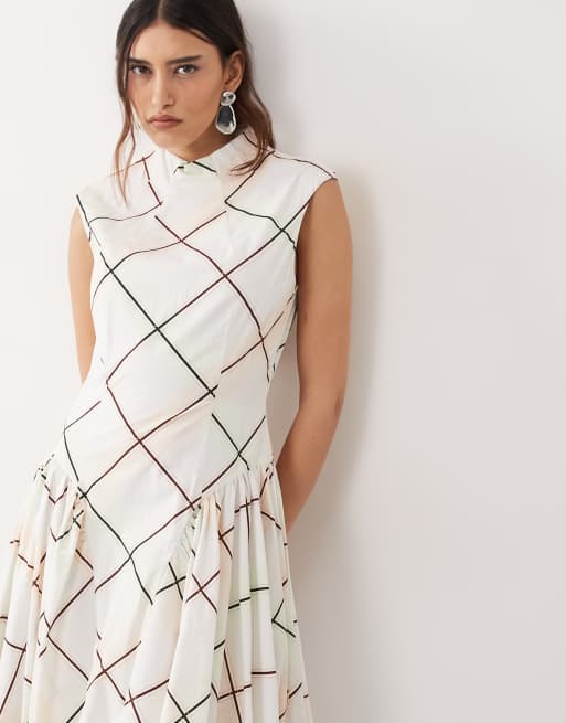 Vestido midi a cuadros suaves sin mangas con bajo abullonado de ARRANGE, 3 de 4