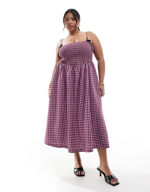 Vestido midi a cuadros vichy morados y rojos fruncido de tirantes con detalle de lazos exclusivo de Renee Studio Plus  