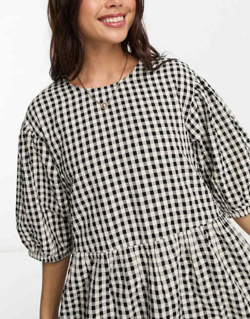 Vestido midi a cuadros vichy negros y blancos amplio de sirsaca de Monki, 3 de 4