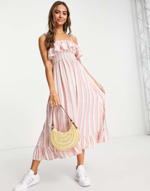 Vestido midi a rayas rosas de tirantes con detalle de volantes de Miss Selfridge