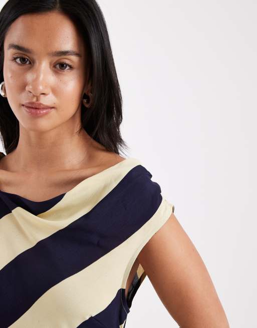 Vestido midi a rayas traslúcidas con cuello desbocado de ASOS DESIGN Petite, 3 de 4
