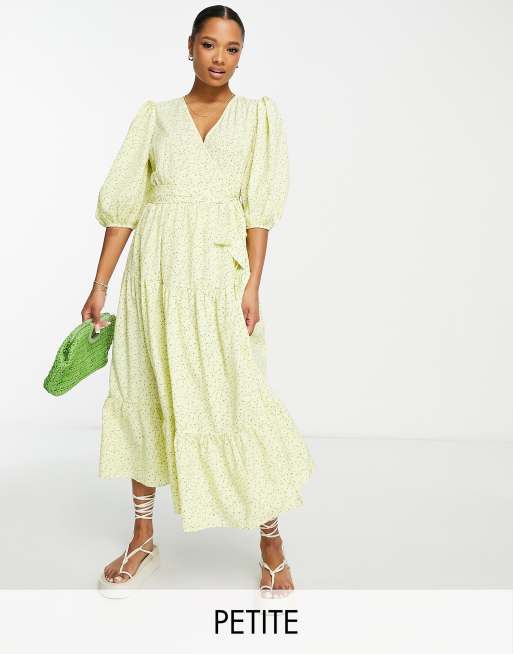 Vestido midi amarillo cruzado con estampado de florecitas de Glamorous Petite