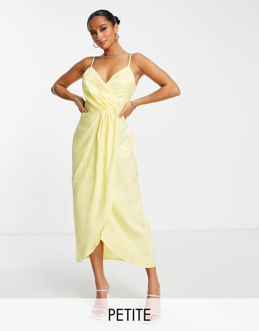Vestido midi amarillo cruzado con muesca y estampado floral de jacquard de satén de Flounce London Petite 