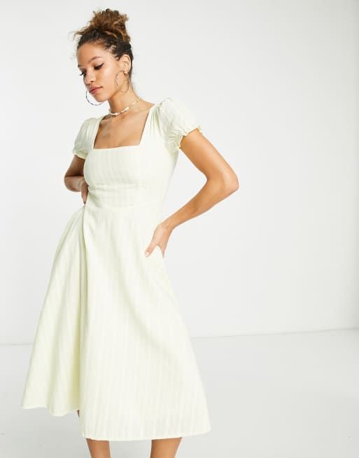 Vestido midi amarillo de estilo mesonera con detalle en la cintura de Daisy Street