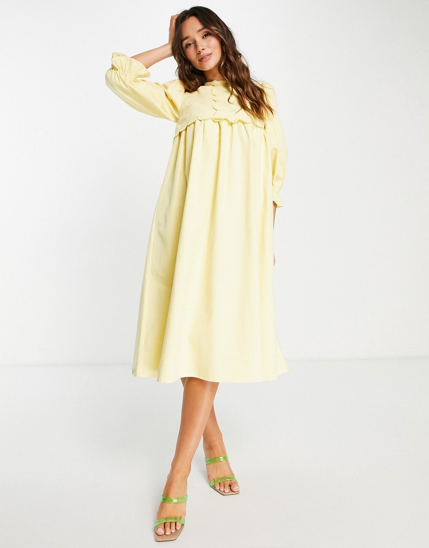 vestido midi amarillo limón amplio con detalle festoneado de lost ink