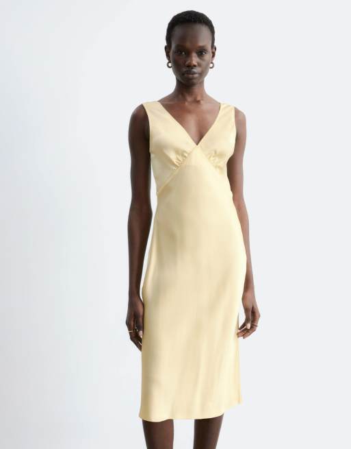 Vestido midi amarillo mantequilla de corte al bies de satén de & Other Stories, 2 de 3