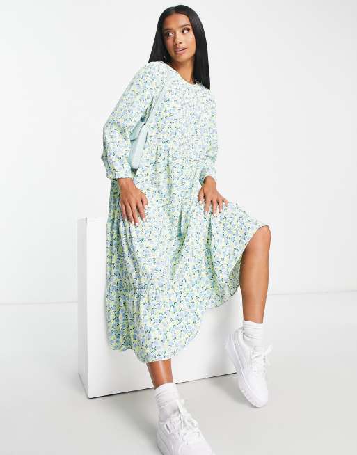 Vestido midi amplio de manga larga con estampado de florecitas vintage de Glamorous Petite, 4 de 4