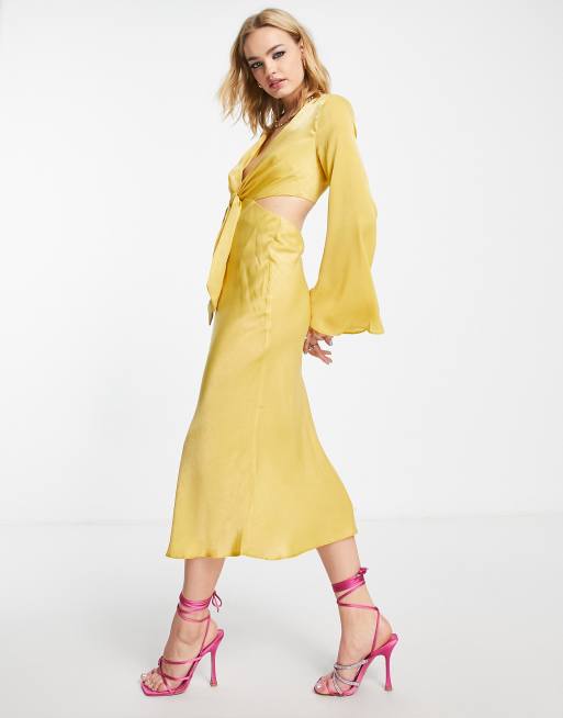 Vestido midi anudado en la parte delantera con mangas acampanadas y aberturas en los laterales de satén de ASOS DESIGN
