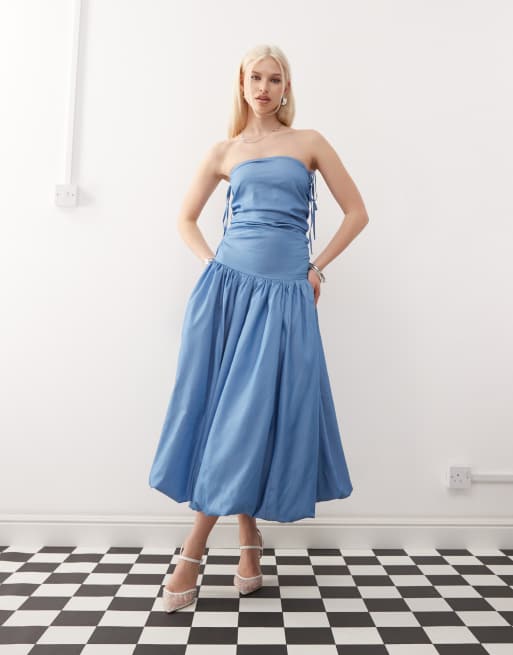 Vestido midi azul cambray con tirantes en los hombros y falda abullonada Alexa de Amy Lynn