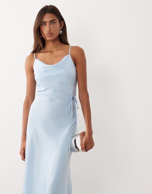 Vestido midi azul claro de tirantes de satén de YAS, 2 de 4