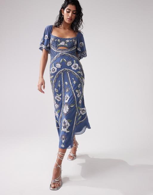 Vestido midi azul con espalda abierta, mangas fluidas y diseño floral de abalorios de ASOS DESIGN