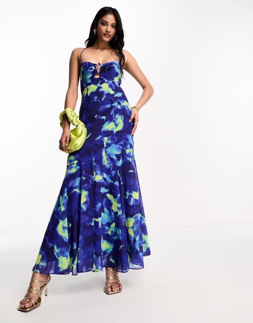 Vestido midi azul con estampado de acuarela, cuello halter y detalle de hebilla de piedra de ASOS DESIGN