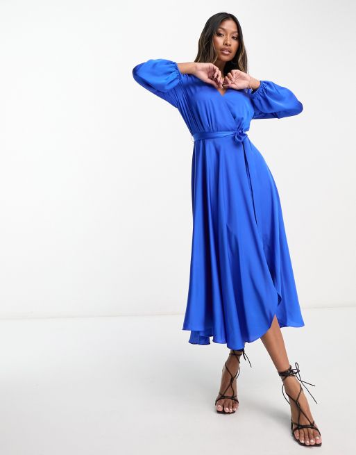 Vestido midi azul de manga larga con lazada en la cintura de satén de Forever New
