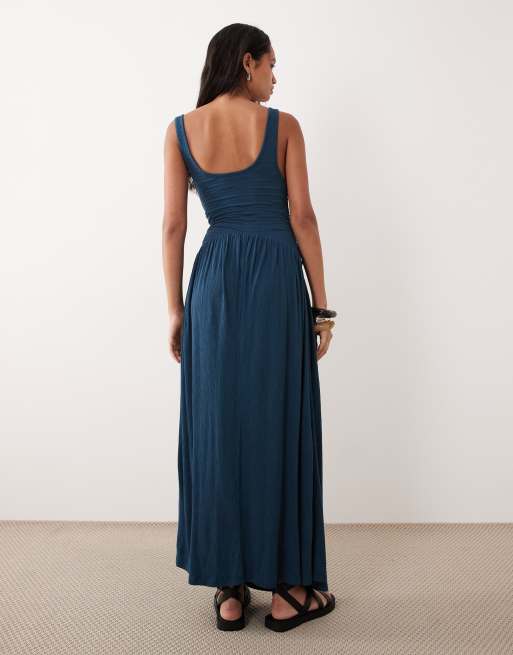 Vestido midi azul denim abotonado de tejido efecto arrugado de ASOS DESIGN, 3 de 4