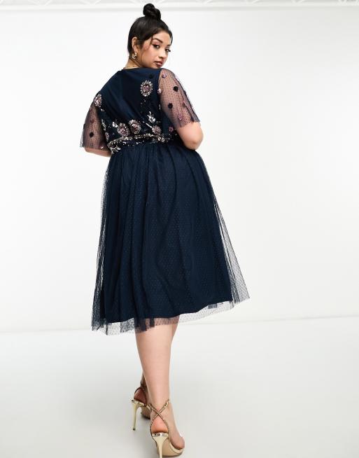 Vestido midi azul marino con diseño adornado y falda de tul de Maya Plus, 4 de 4