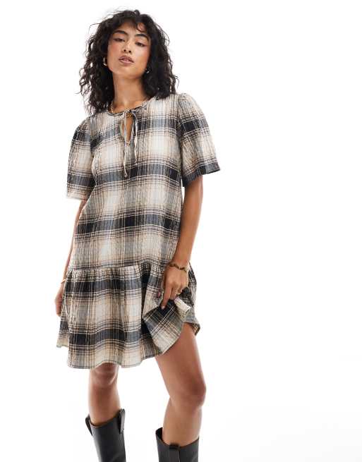 Vestido midi beis a cuadros de sirsaca de JDY