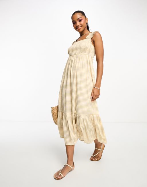 Vestido midi beis a cuadros vichy texturizados con volantes en los tirantes de Influence