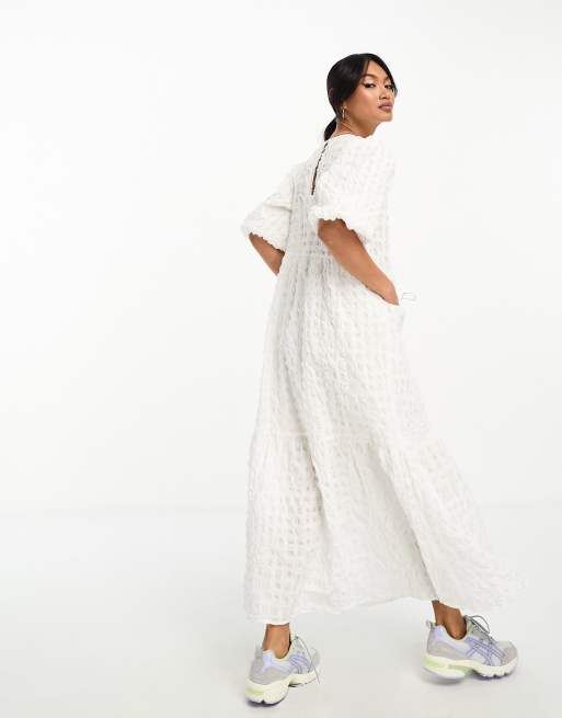 Vestido midi blanco de corte amplio y mangas abullonadas con acabado arrugado de River Island, 2 de 4
