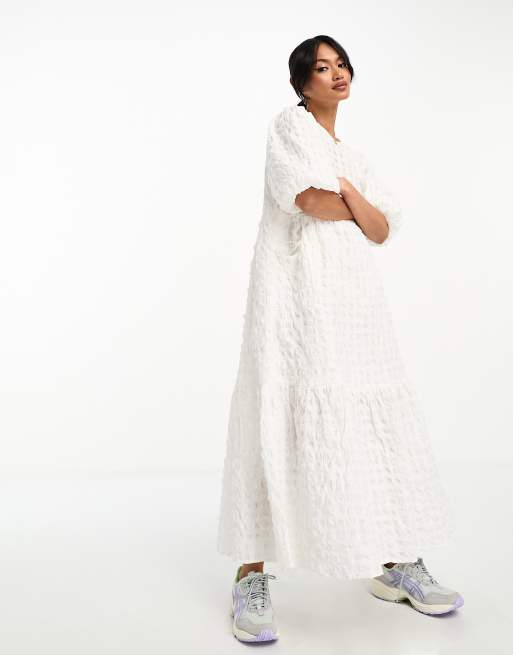 Vestido midi blanco de corte amplio y mangas abullonadas con acabado arrugado de River Island, 4 de 4