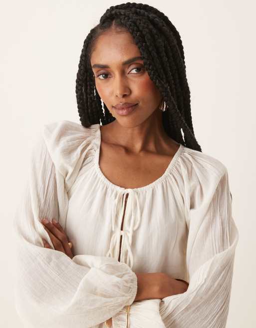 Vestido midi blanco de estilo boho con cuello ancho Adley de Nobody's Child, 2 de 4