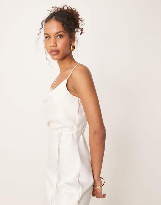 Vestido midi blanco gardenia de tirantes de satén de YAS, 4 de 4