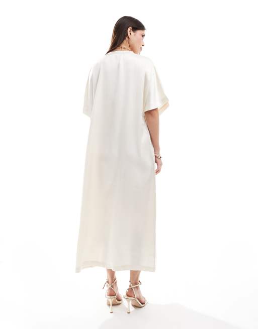 Vestido midi blanco marfil estilo camiseta de satén de ASOS DESIGN, 4 de 4