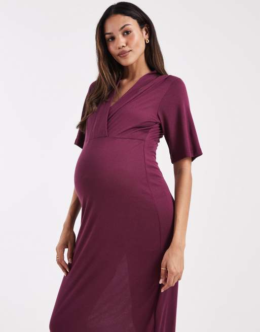 Vestido midi burdeos de manga corta con parte delantera cruzada de punto liso de Mamalicious Maternity, 2 de 4