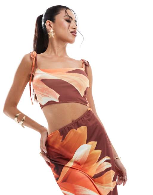 Vestido midi burdeos de tirantes anudados con estampado floral y abertura de ASOS DESIGN