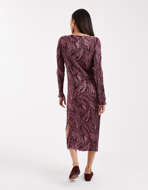 Vestido midi burdeos y rosa plisado con estampado animal y cuello barco de Mamalicious Maternity, 4 de 4