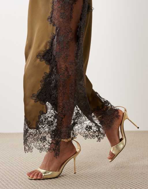 Vestido midi caqui de satén con aplicaciones de encaje de ASOS DESIGN, 3 de 4