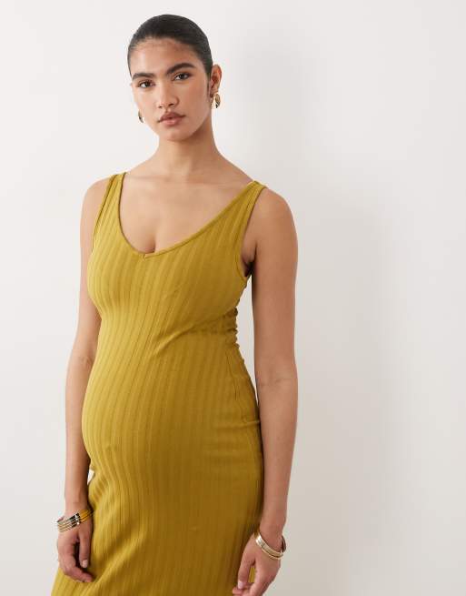 Vestido midi caqui de tirantes con cuello de pico de canalé ancho de ASOS DESIGN Maternity, 2 de 4